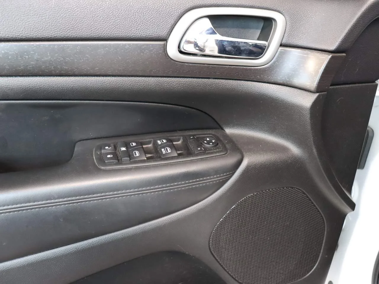 2018 Jeep Grand Cherokee Altitude - Photo 16
