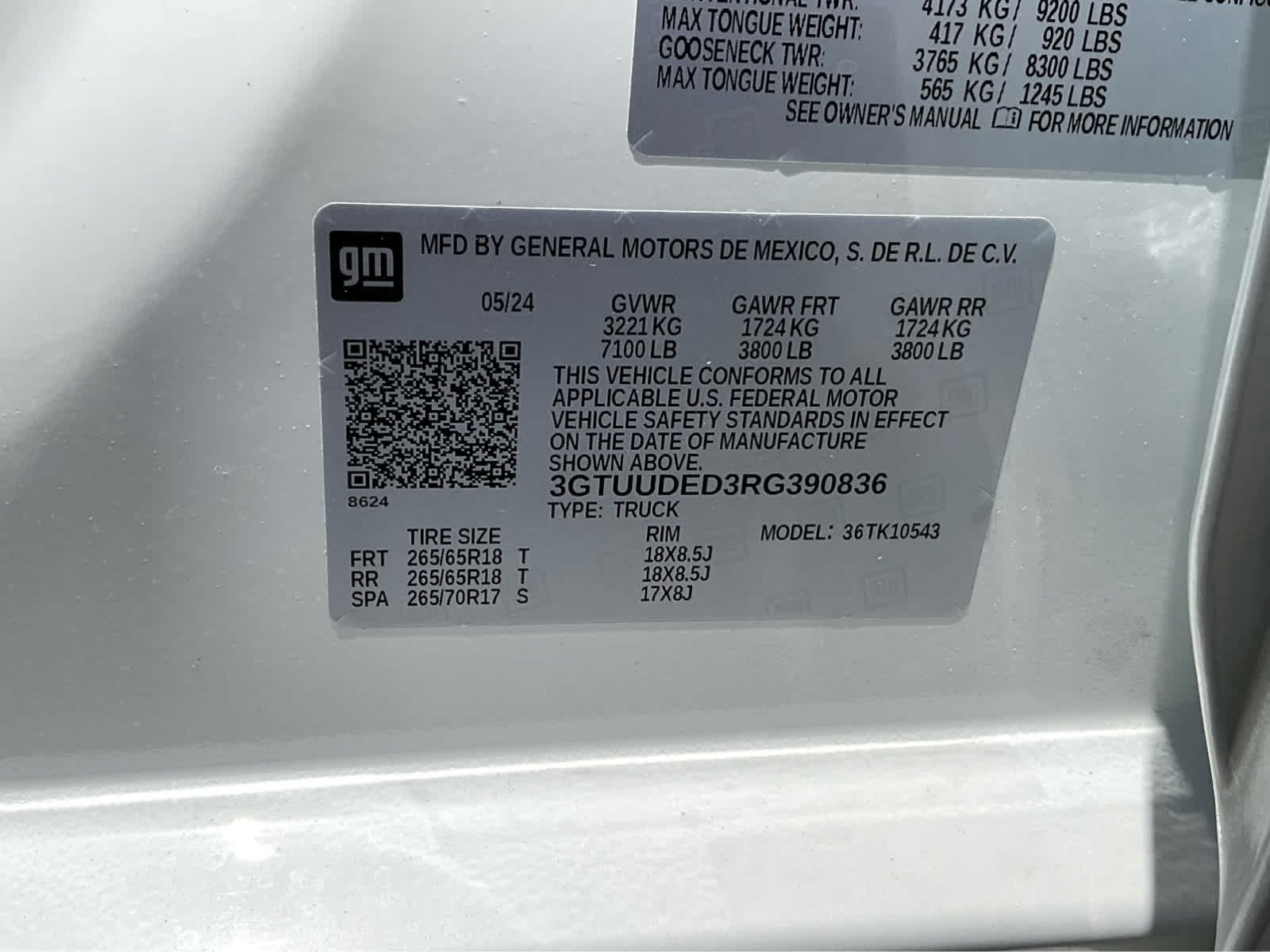 Used 2024 Summit White GMC SLT image 28