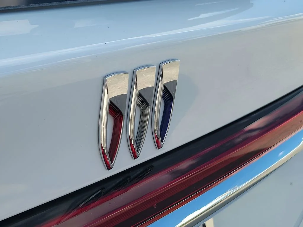 New 2026 Iridescent White Tricoat Buick Preferred image 42