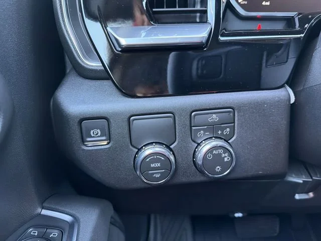 New 2026 Summit White GMC SLE image 29