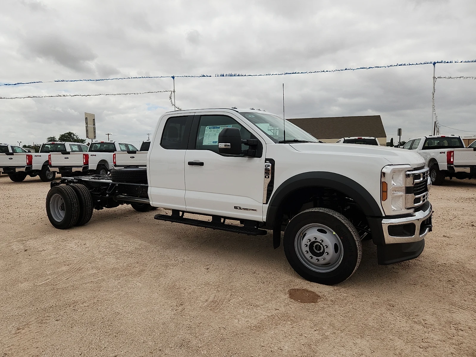 New 2026 Oxford White Ford XL image 8