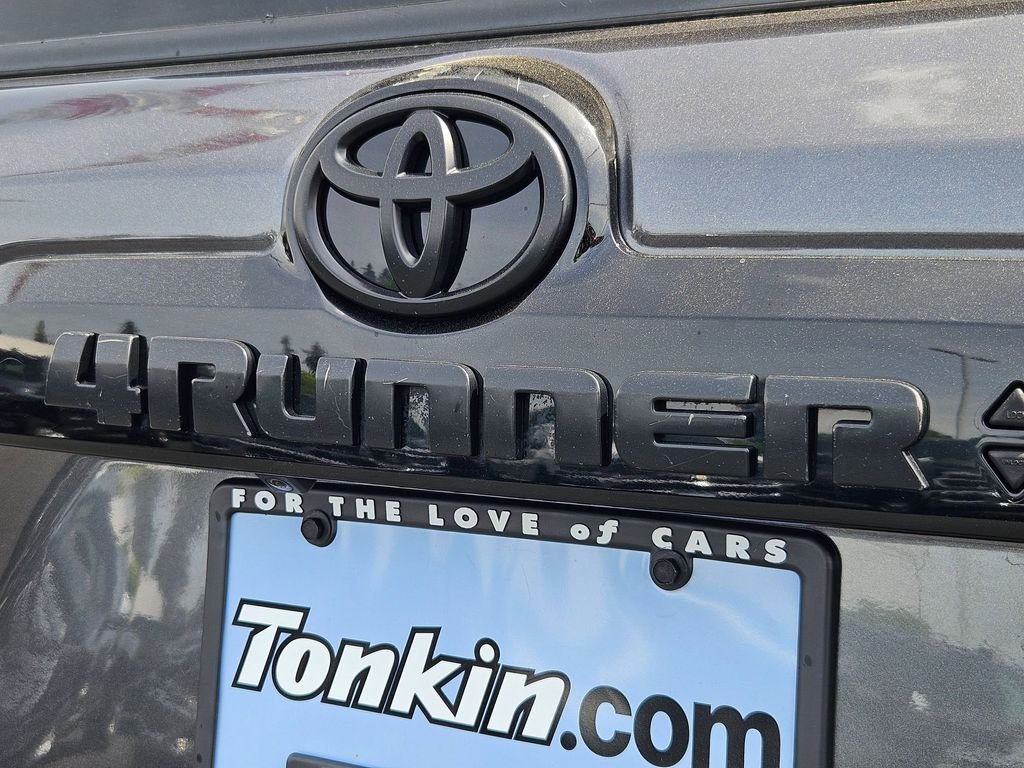 Used 2021 Midnight Black Metallic Toyota Venture image 27