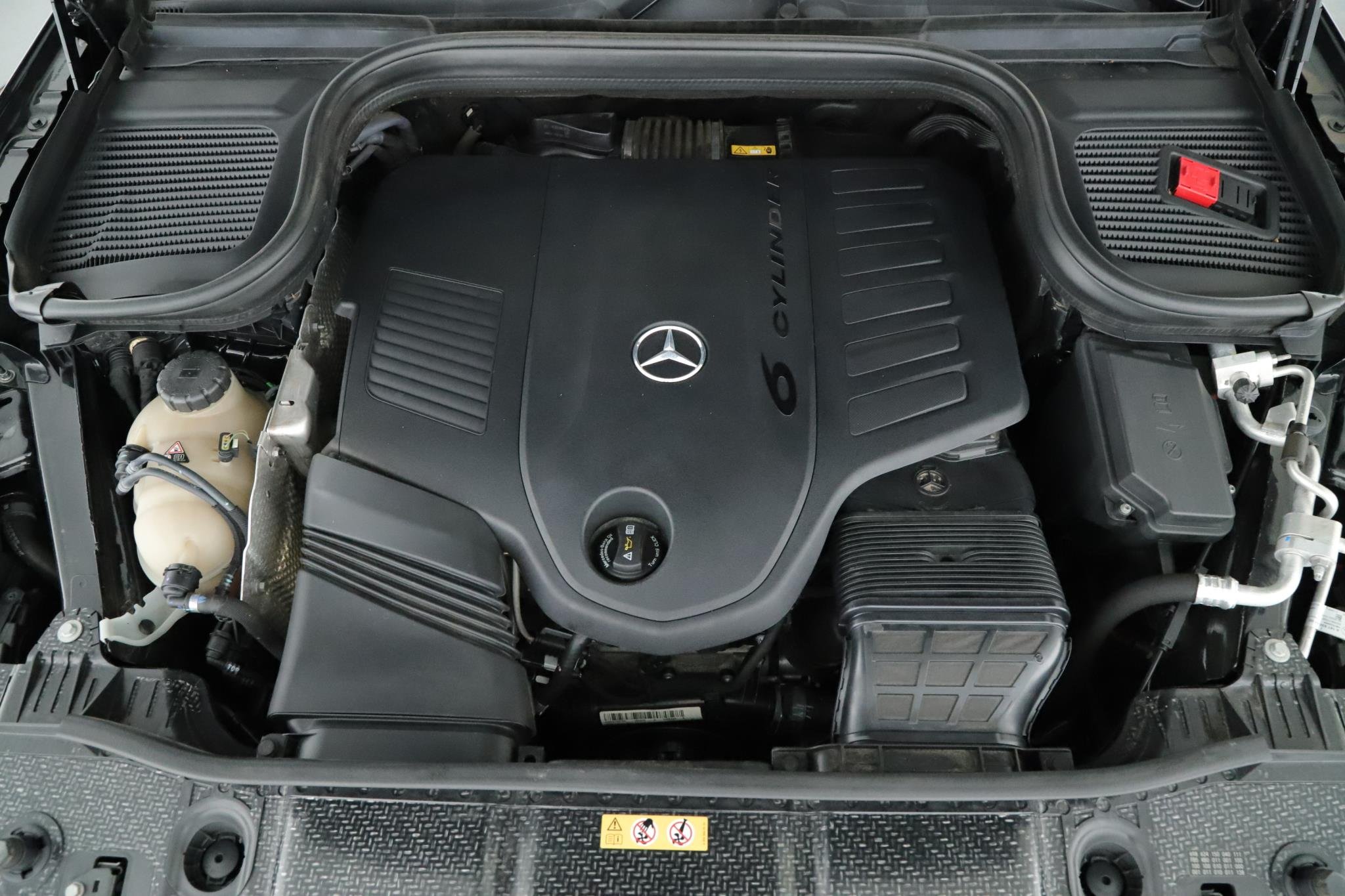 Used 2022 Black Mercedes-Benz GLE 450 4MATIC® SUV image 18