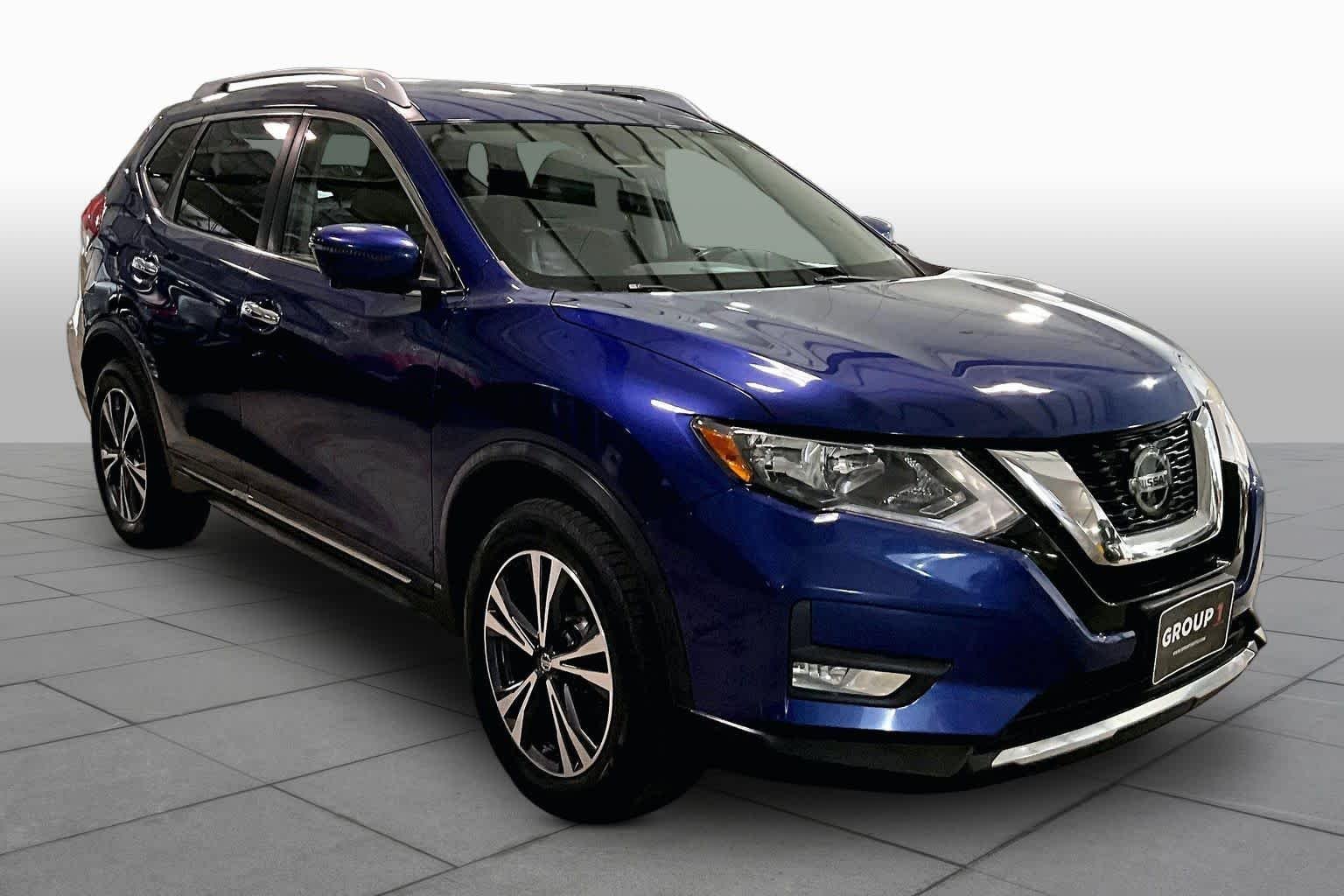 Used 2018 Caspian Blue Nissan SL image 3