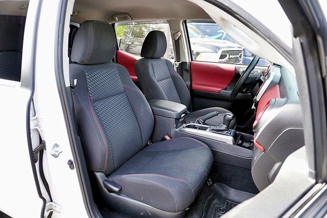 Used 2022 White Toyota SR5 image 11