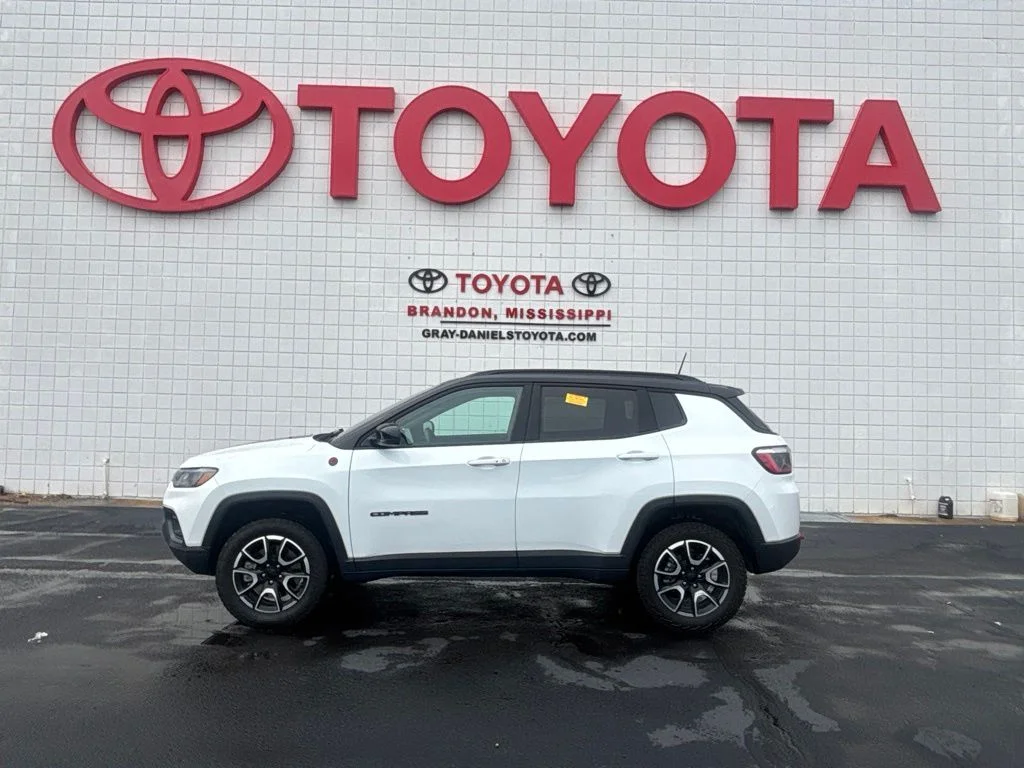 Used 2024 White Jeep Trailhawk image 5