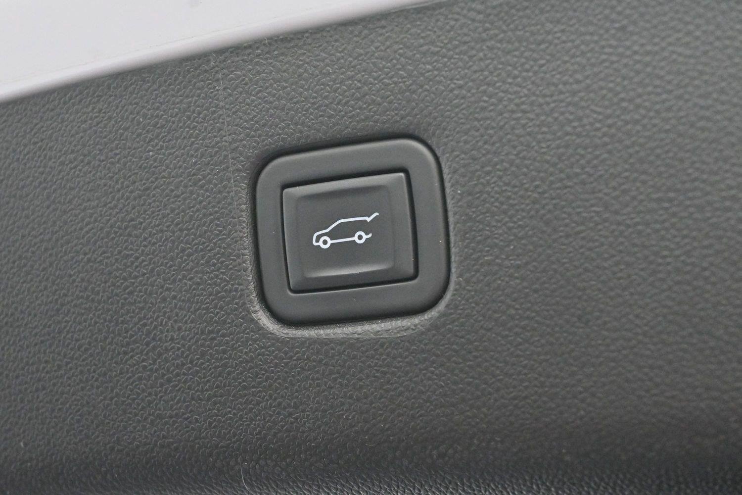 Used 2023 SUMMIT WHITE Chevrolet LT image 10
