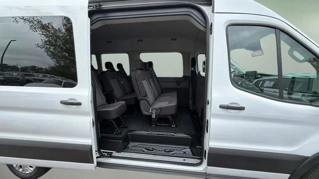 Used 2025 White Ford XL image 31