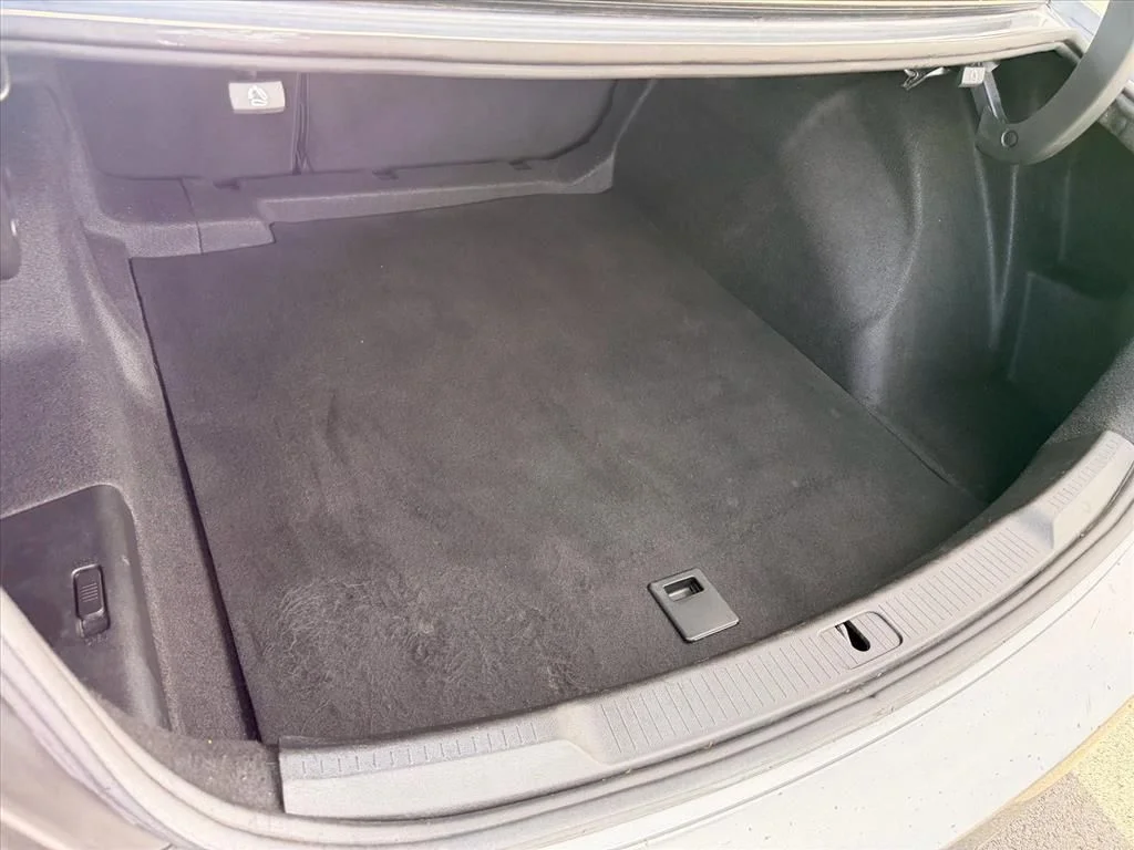 Used 2018 Gray Buick Premium I Group image 29