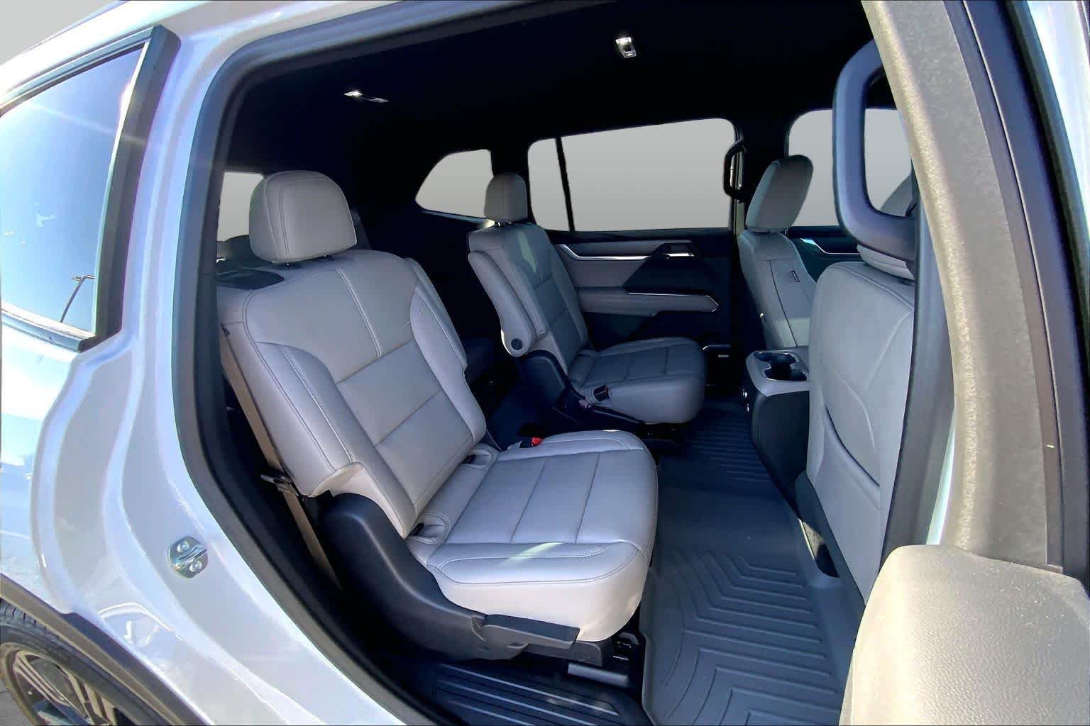 Used 2026 Summit White GMC FWD Elevation image 20