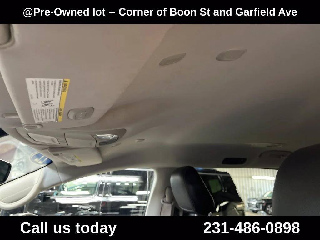 Used 2022 White Chrysler Touring L image 13