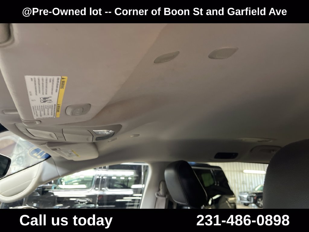 Used 2022 White Chrysler Touring L image 13