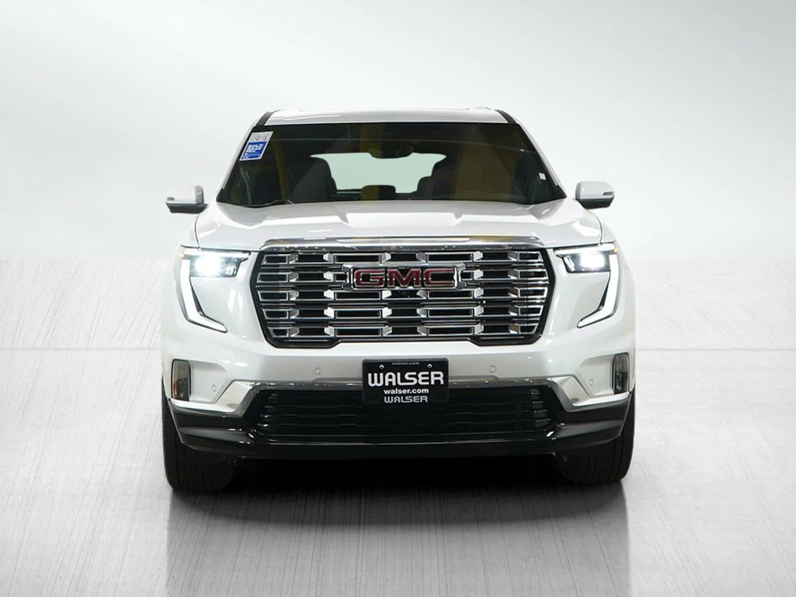 Used 2025 White Frost Tricoat GMC Denali image 8