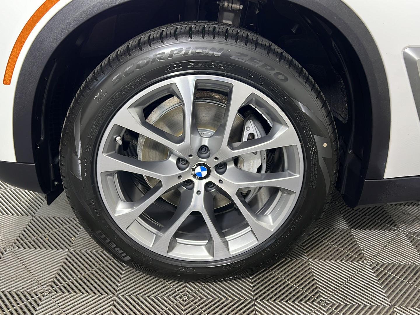 Certified Used 2024 Mineral White Metallic BMW xDrive40i image 14