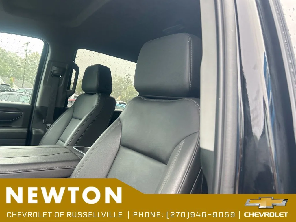 Used 2025 Black Chevrolet LT image 5