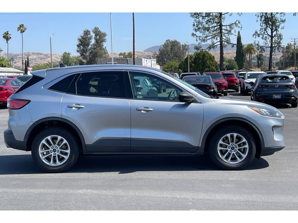 Used 2022 ICONIC SILVER Ford SE image 8
