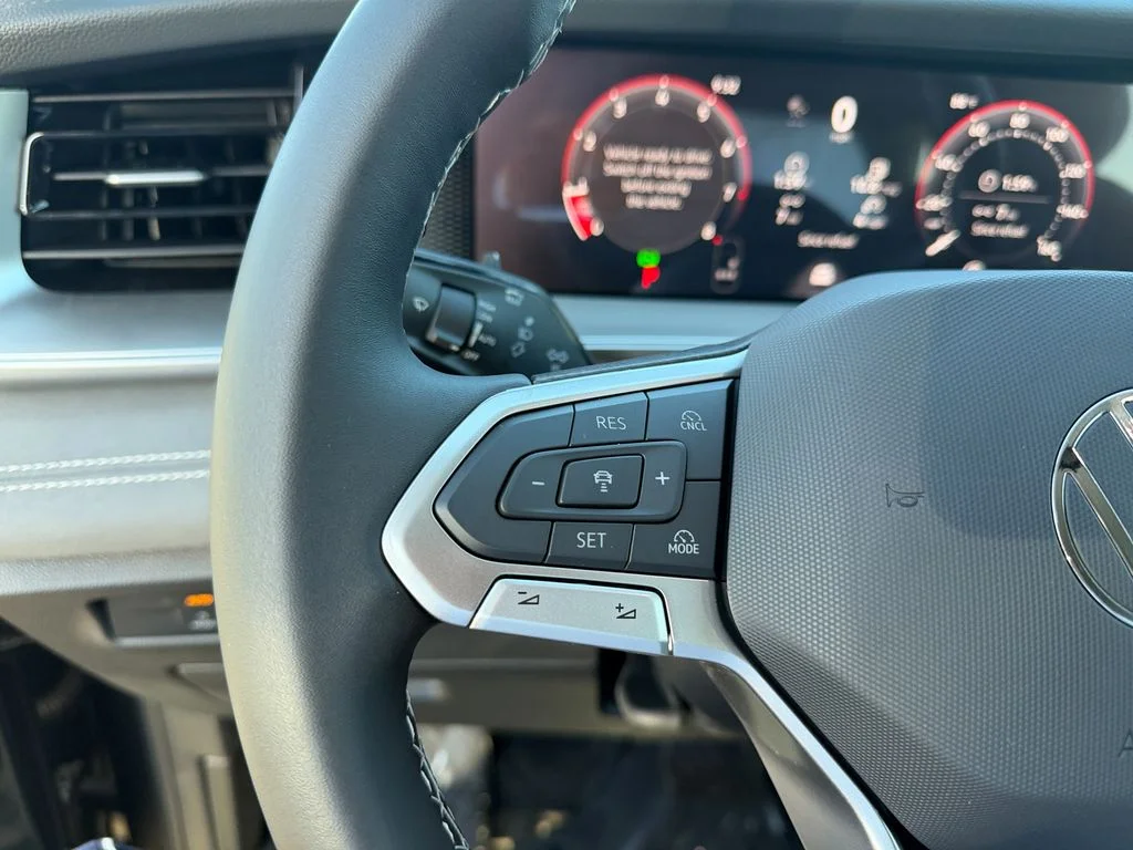 New 2026 Platinum Gray Metallic Volkswagen 2.0T SE image 17