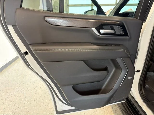 Used 2025 White GMC Elevation image 47