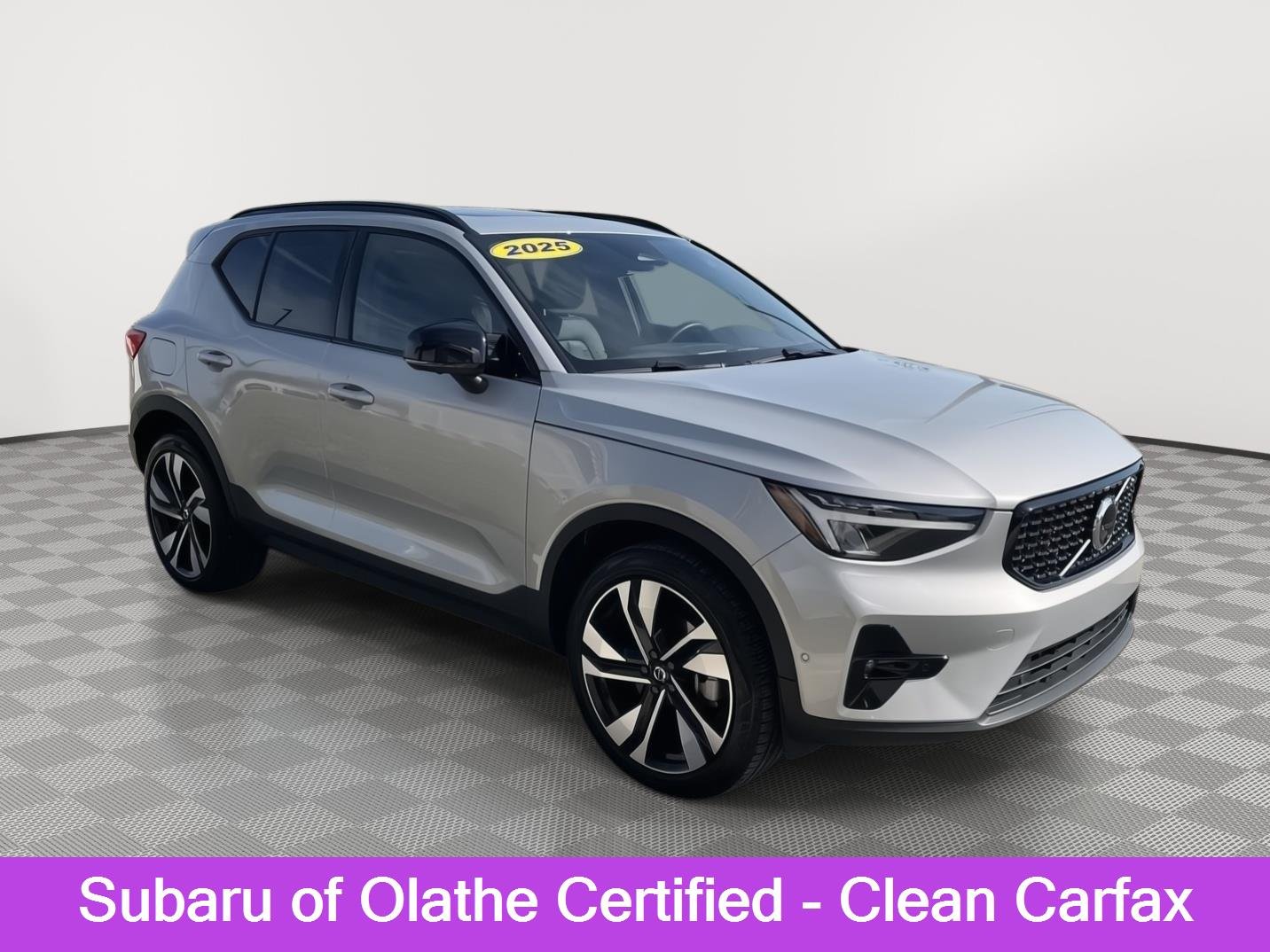 2025 Volvo XC40 B5 Plus Dark AWD's photo