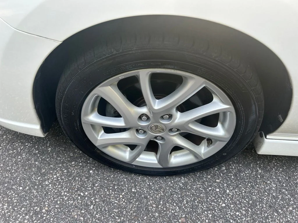 Used 2012 White Mazda Touring image 11