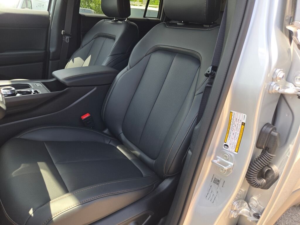 New 2026 Silver Zynith Clearcoat Jeep Limited image 23