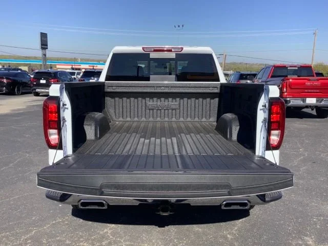 New 2026 Summit White GMC SLE image 9