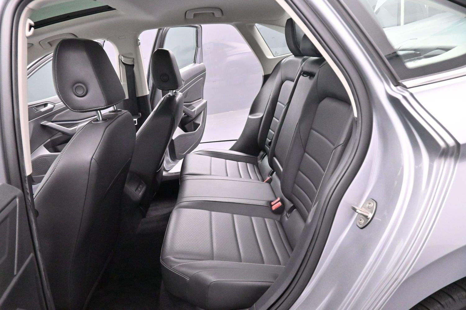 Used 2021 Pyrite Silver Metallic Volkswagen SEL image 29