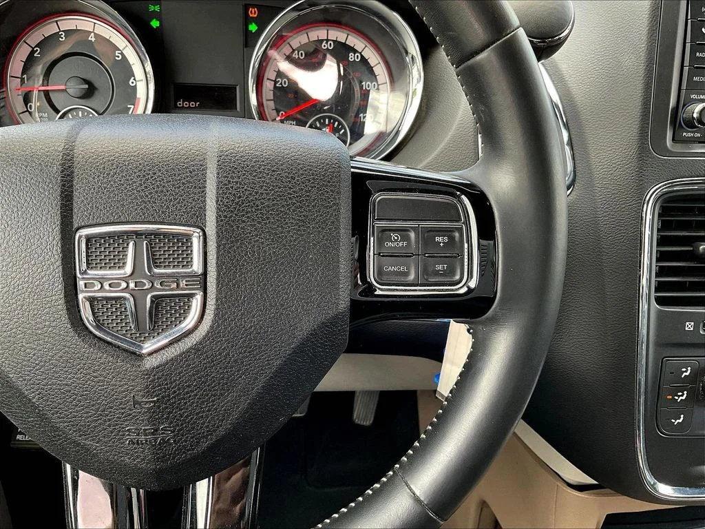 Used 2019 Red Dodge SXT image 14