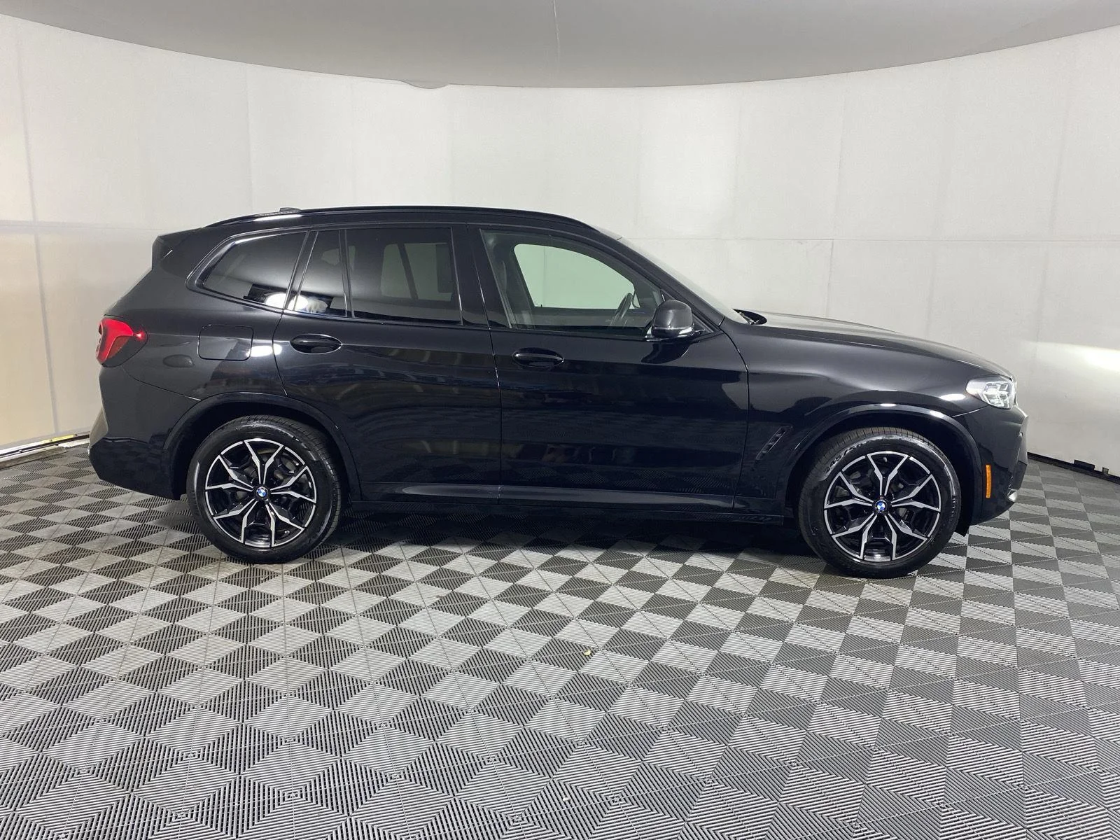 Used 2024 Black Sapphire Metallic BMW xDrive30i image 10