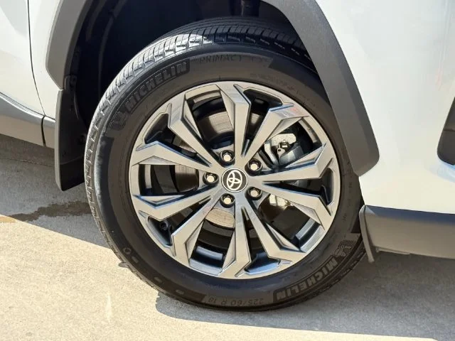 Certified Used 2025 WIND CHILL PEARL Toyota Limited image 2