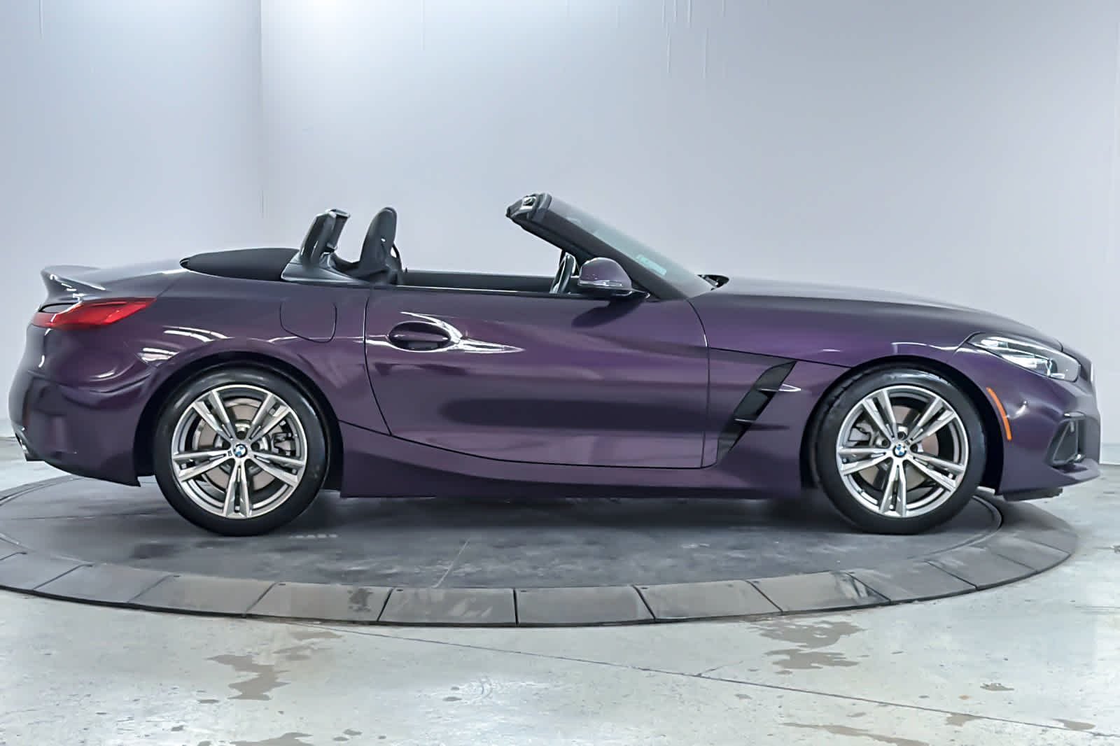 Used 2025 Purple BMW sDrive30i image 7