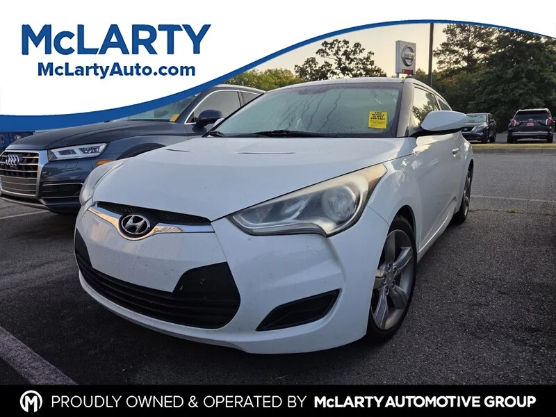Used 2013 White HYUNDAI BASE image 1