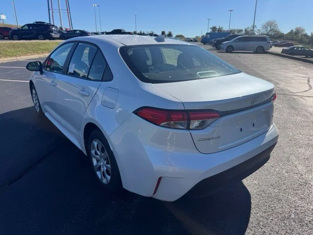 New 2027 Wind Chill Pearl Toyota LE image 5