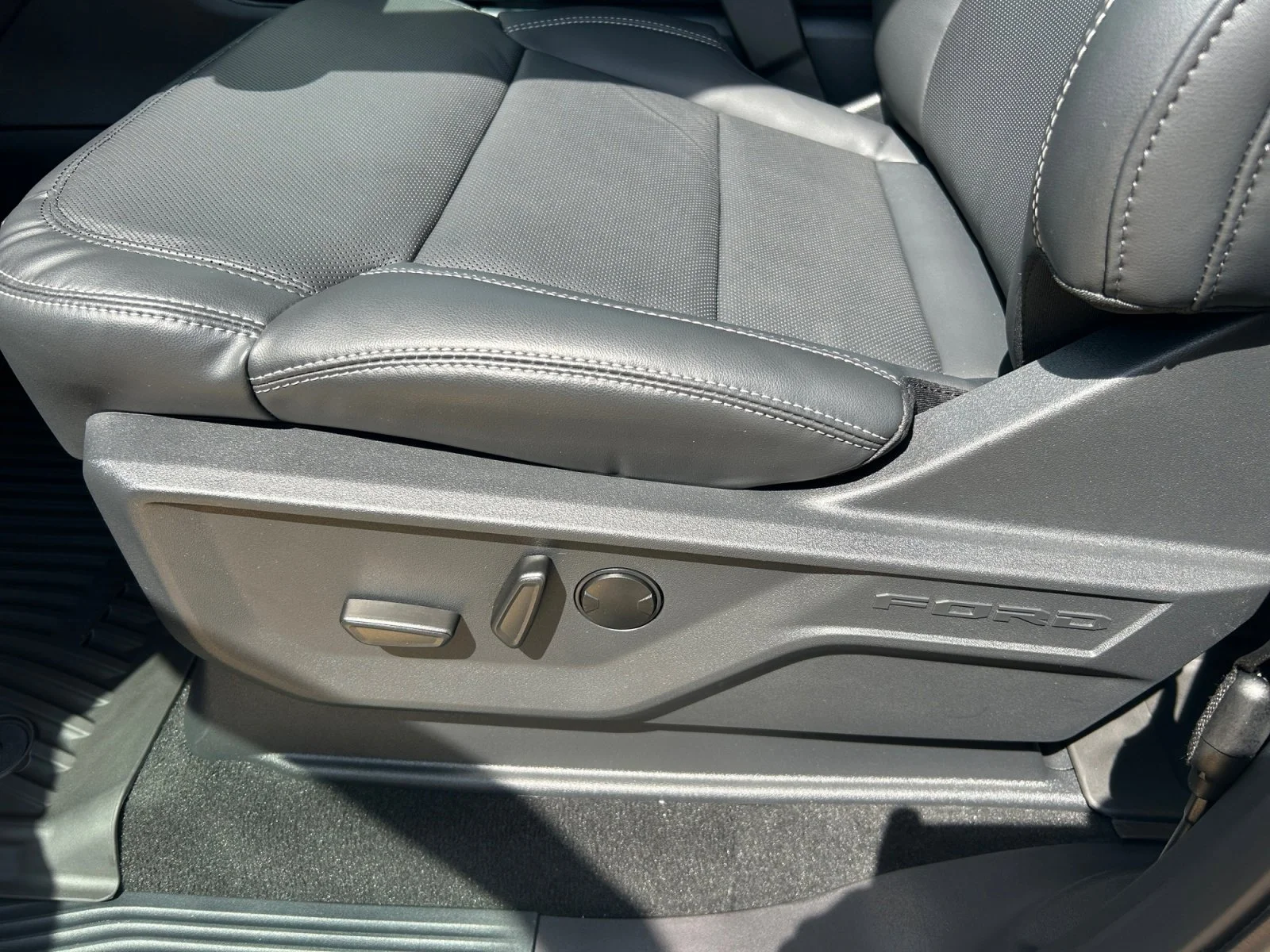 New 2026 Space Silver Metallic Ford Platinum Max image 16