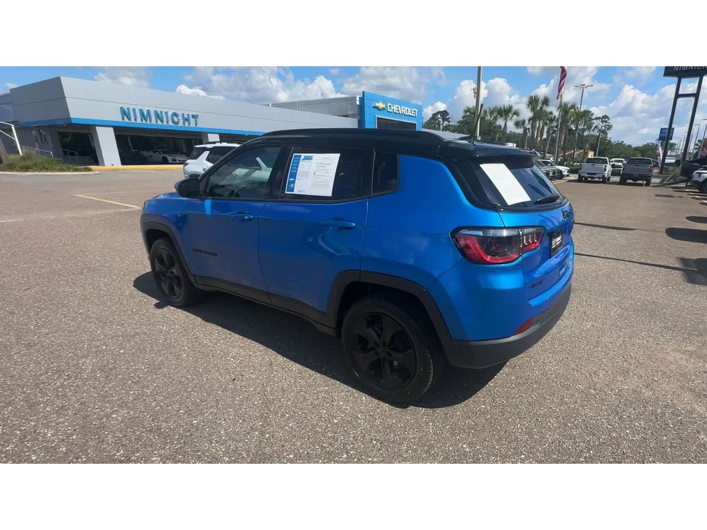 Used 2021  Jeep Altitude image 4