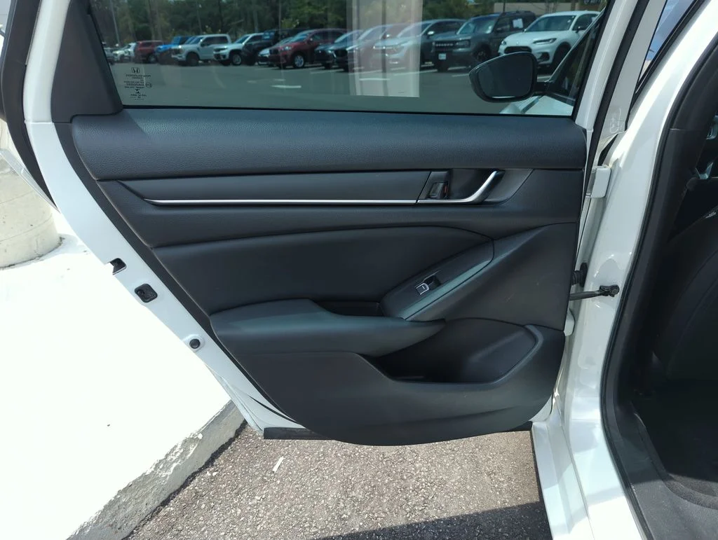 Used 2018  Honda Sport image 27