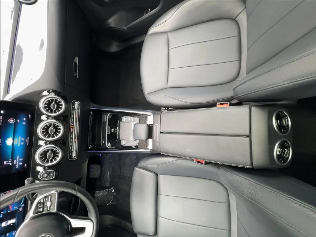Used 2022 White Mercedes-Benz GLA 250 image 35