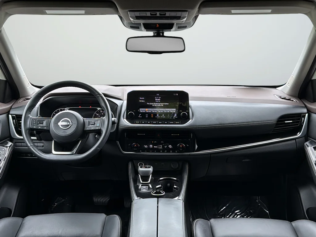 Used 2023 White Nissan SL image 12
