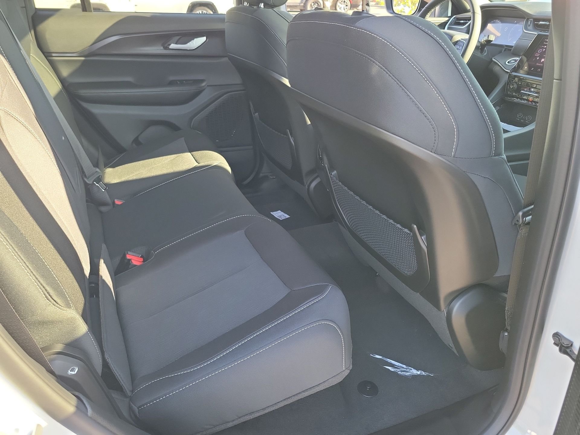 New 2026 Bright White Clear-Coat Exterior Paint Jeep Laredo X image 16