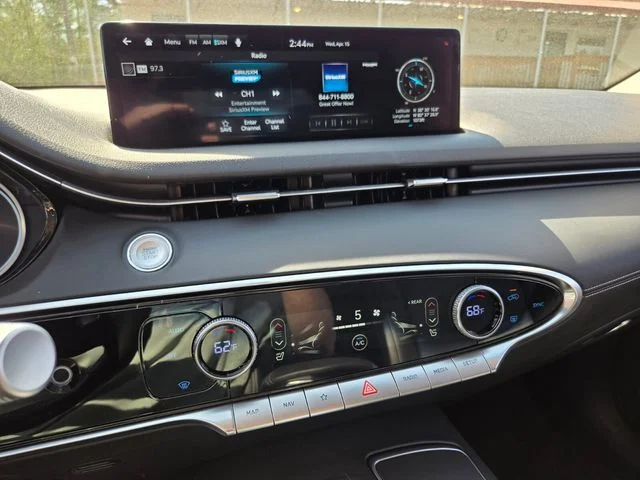 Used 2025 White Genesis 2.5T image 24