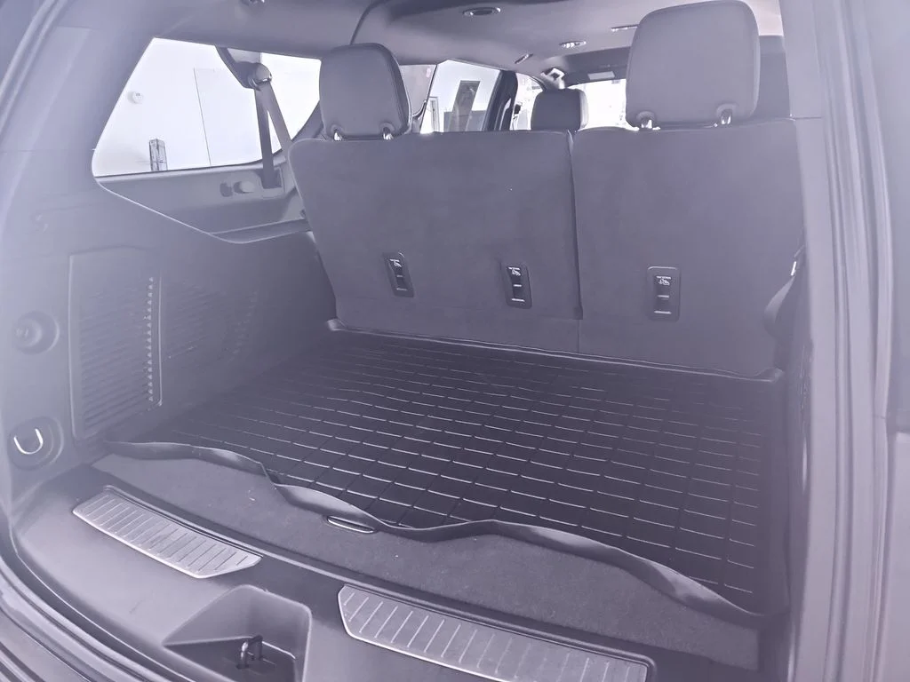 Used 2022 Green GMC Denali image 23