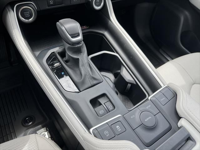 Certified Used 2025 WIND CHILL PEARL Toyota Limited image 10