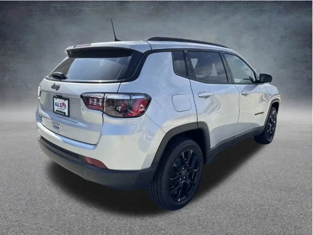 New 2026 Silver Zynith Metallic Clear-Coat Exterior Paint Jeep Latitude image 8