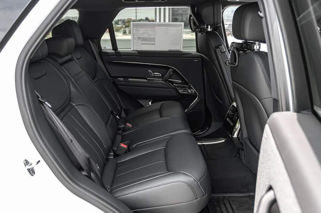New 2026 Fuji White Land Rover Dynamic SE image 28