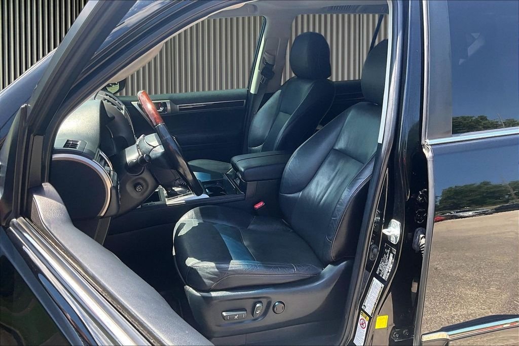 Used 2017 Black Lexus 460 image 27