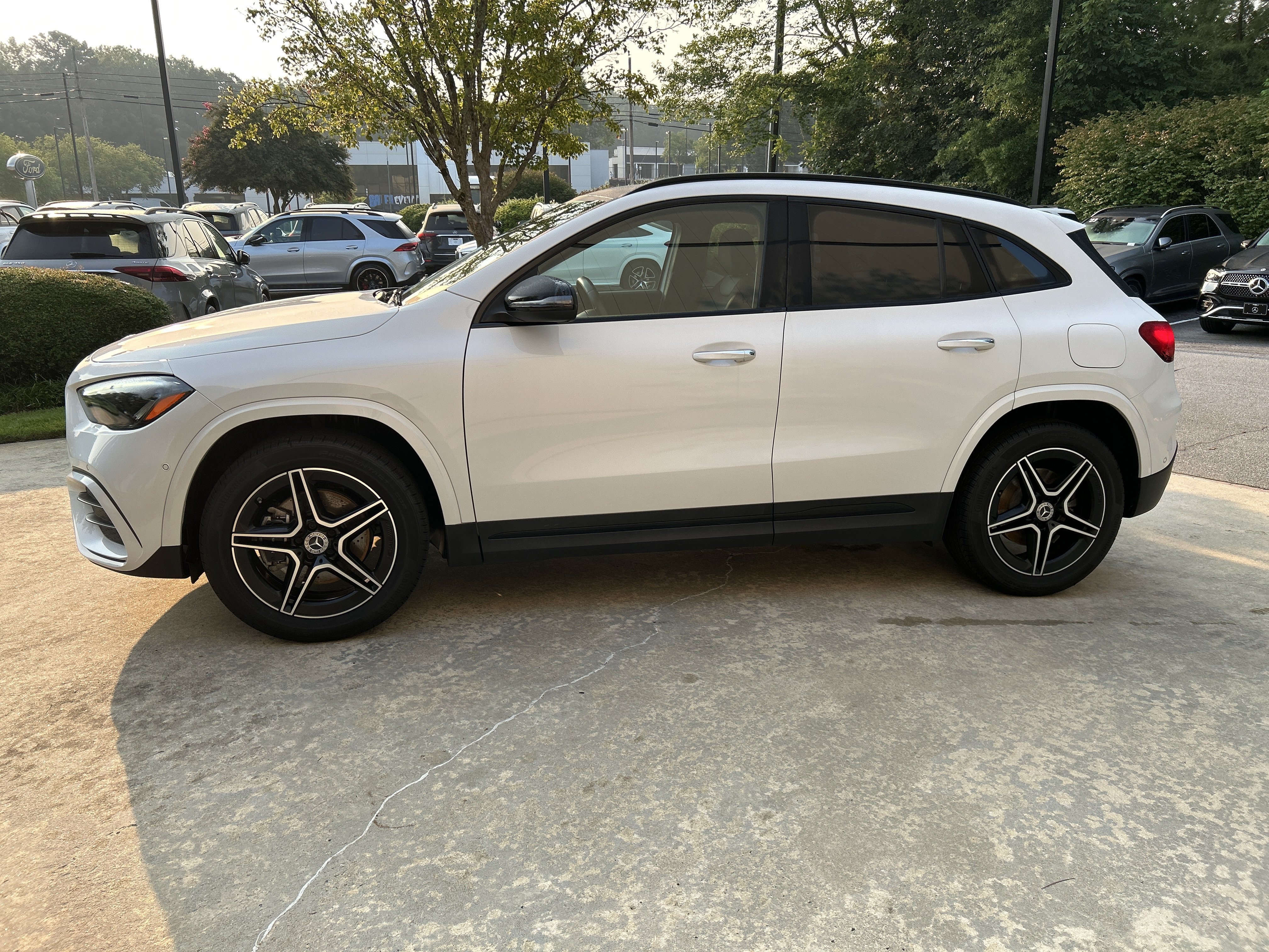 Certified Used 2024 Digital White Metallic Mercedes-Benz GLA 250 SUV image 13