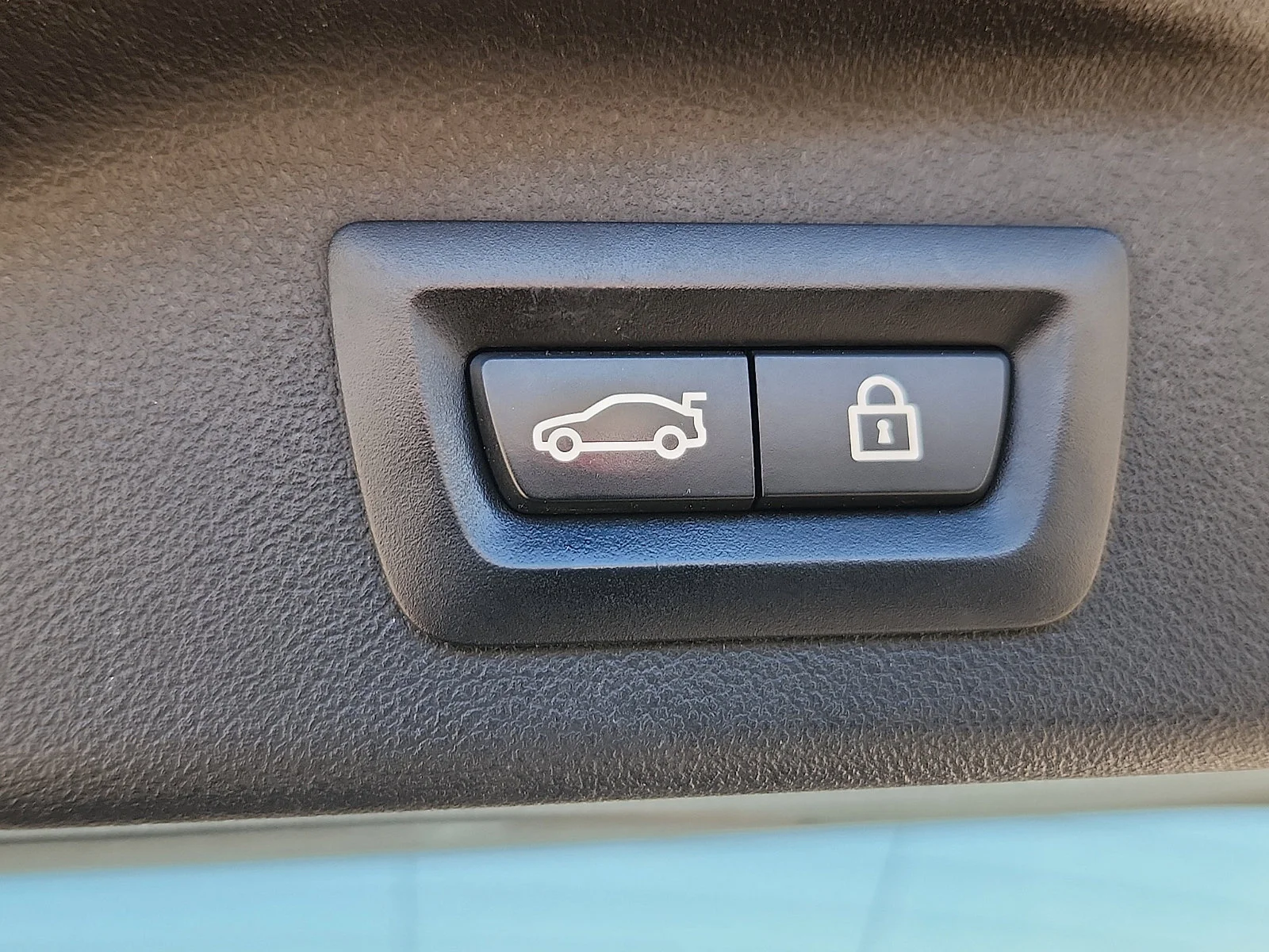 Used 2019 Black BMW xDrive40i image 30