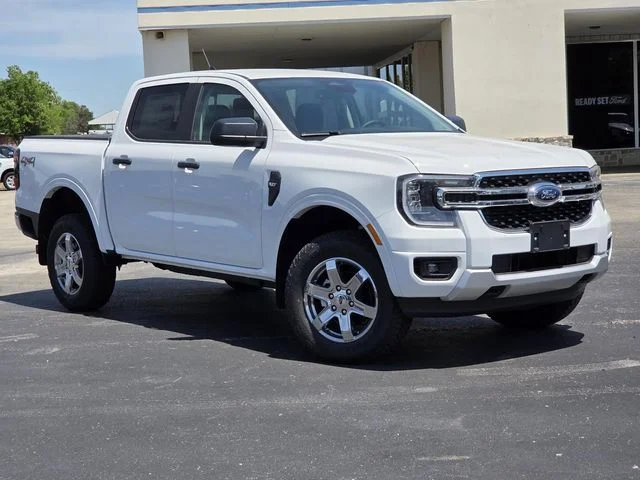 New 2025 Oxford White Ford XLT image 2