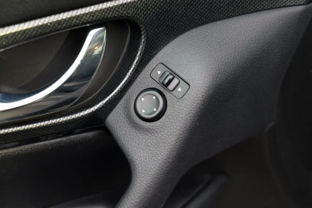Used 2015 Midnight Jade Nissan SL image 17