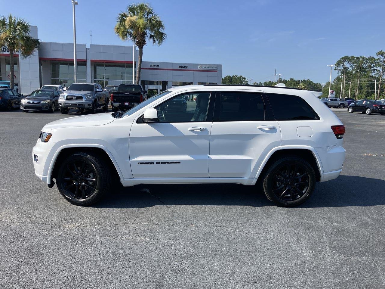 Used 2019 White (Bright White Clearcoat) Jeep Altitude image 2